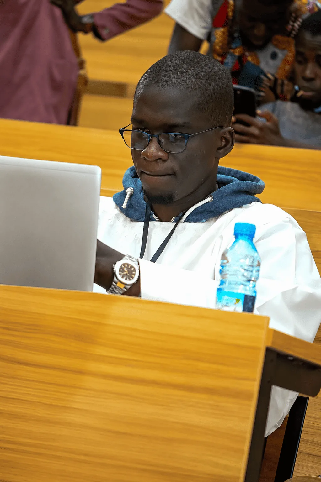 Cheikh Abdou Lahad Diagne travaillant sur un projet logiciel