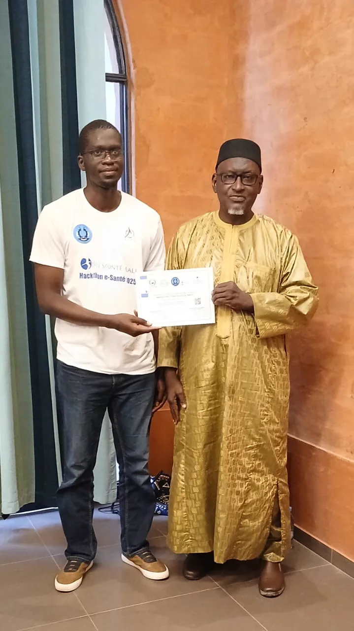 Remise d’une attestation du Hackathon E-Santé 2025